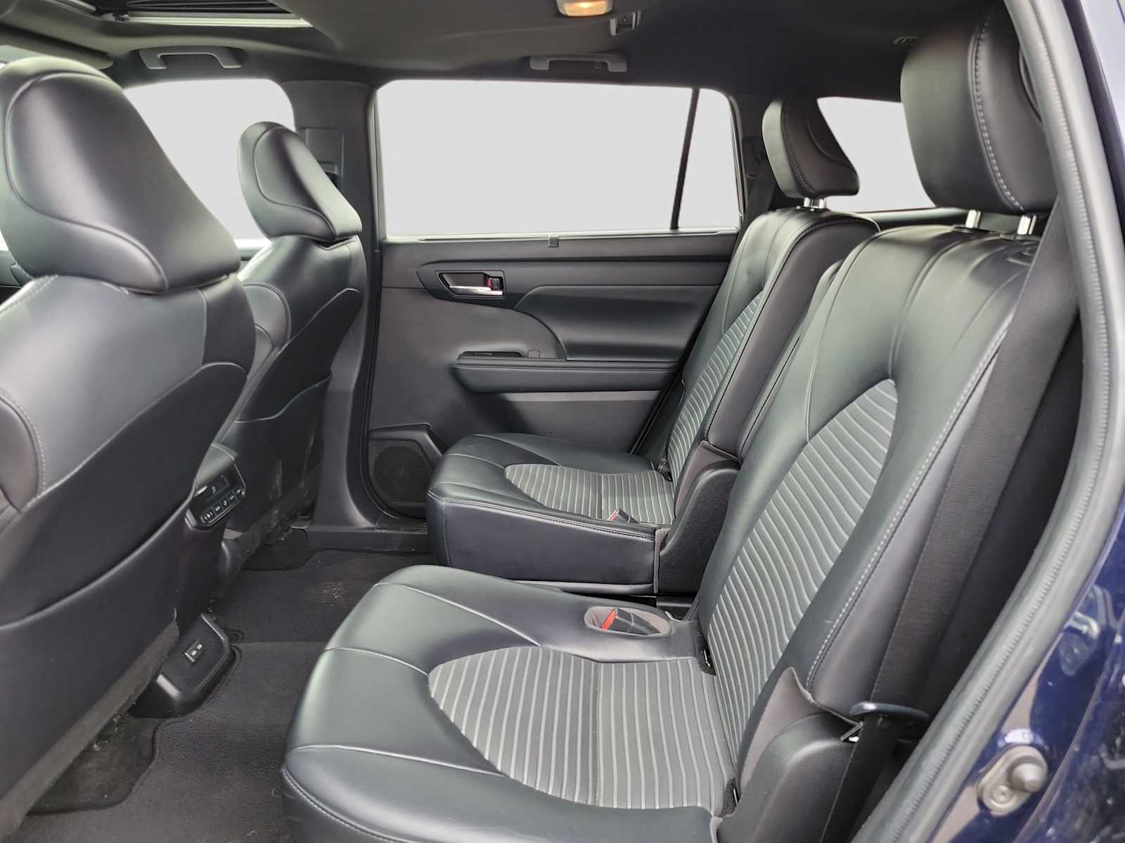 Thumbnail: 2022 Toyota Highlander - 12