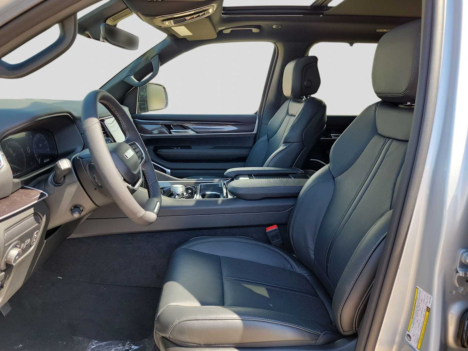 Thumbnail: 2024 Jeep Wagoneer - 11