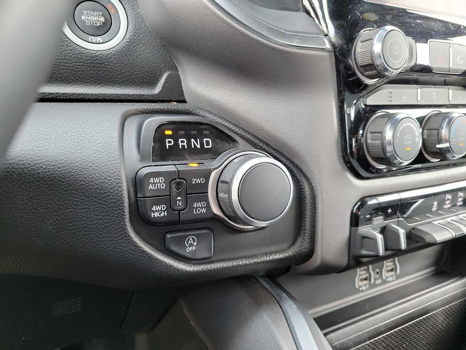 Thumbnail: 2025 RAM 1500 - 17