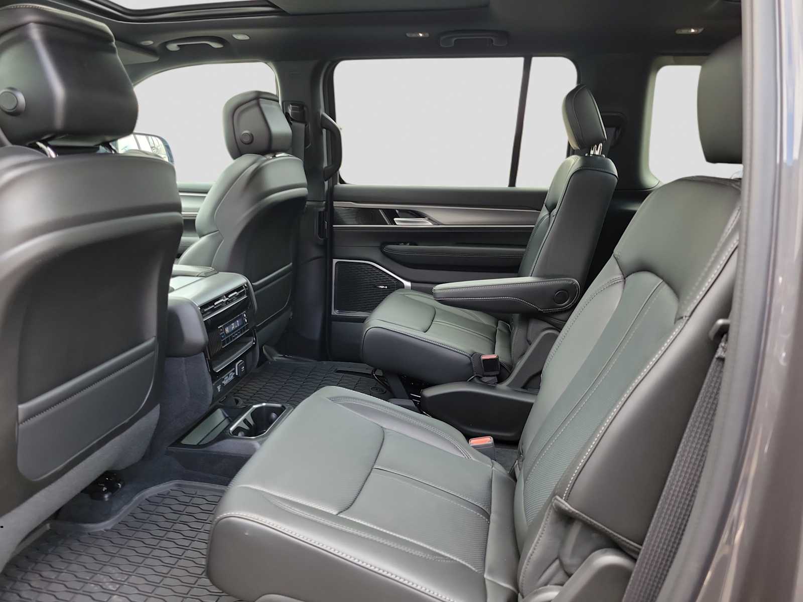 Thumbnail: 2026 Jeep Grand Wagoneer - 8