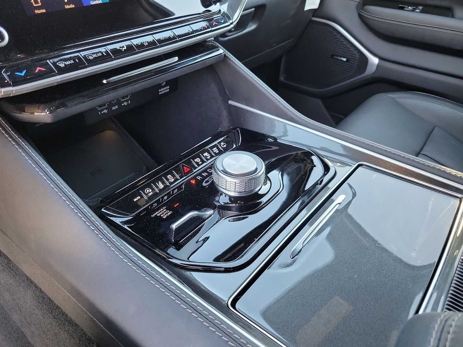 Thumbnail: 2024 Jeep Wagoneer - 17