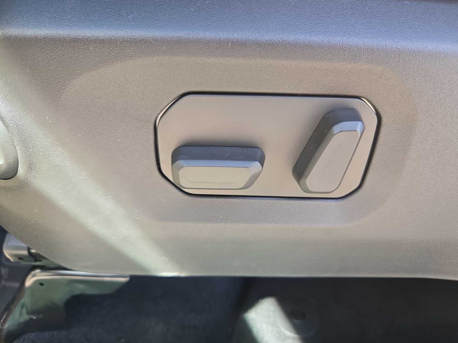 Thumbnail: 2025 Jeep Gladiator - 14