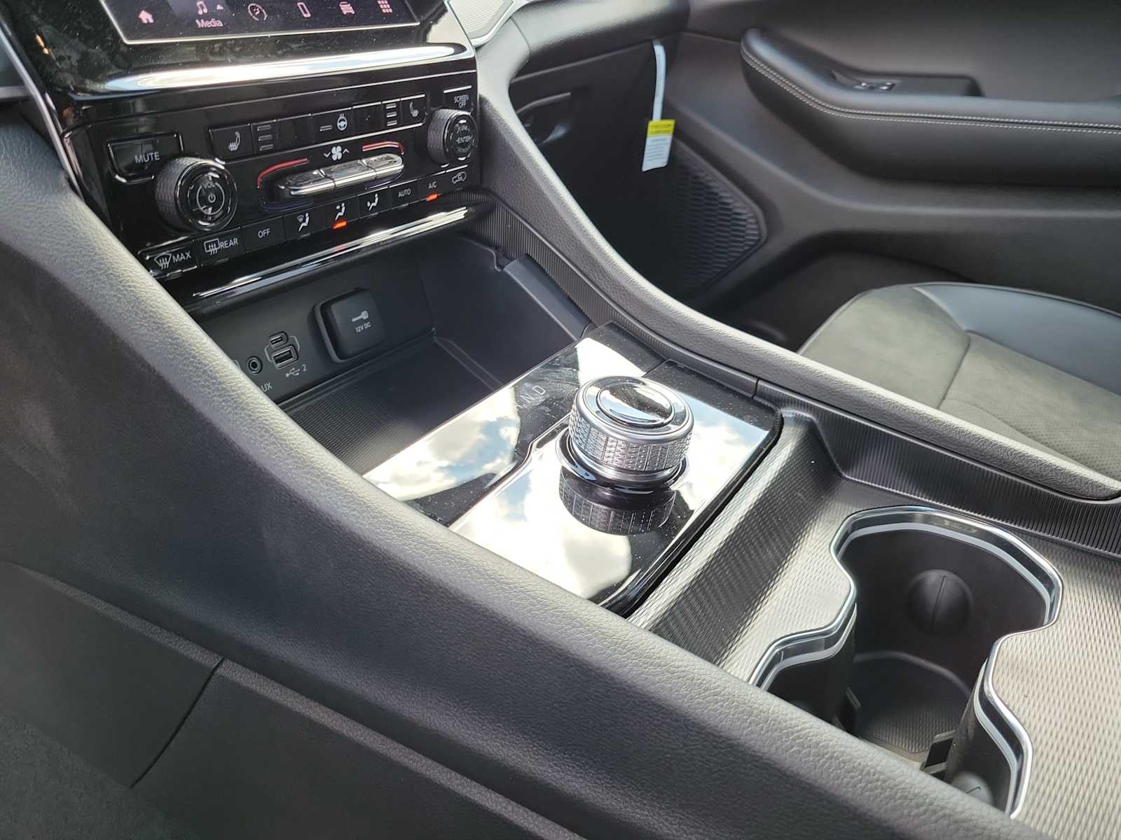 Thumbnail: 2025 Jeep Grand Cherokee - 17