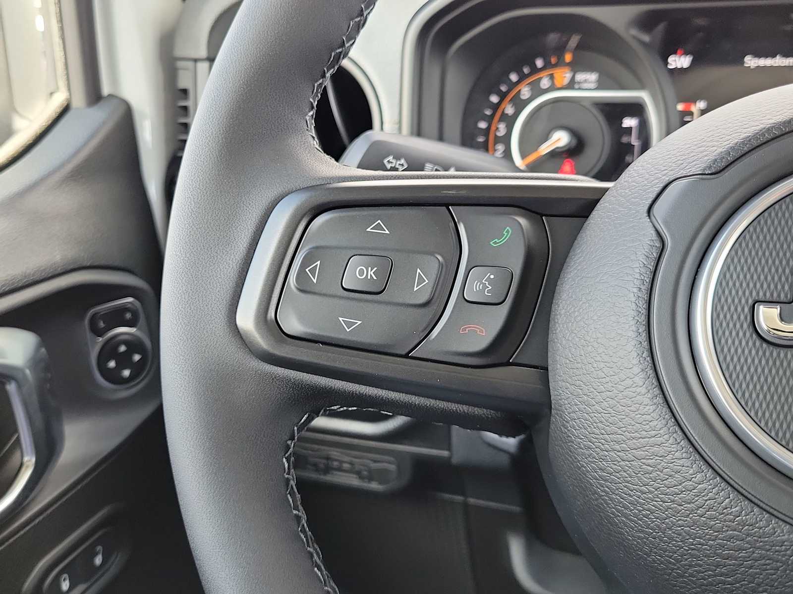 Thumbnail: 2025 Jeep Gladiator - 19