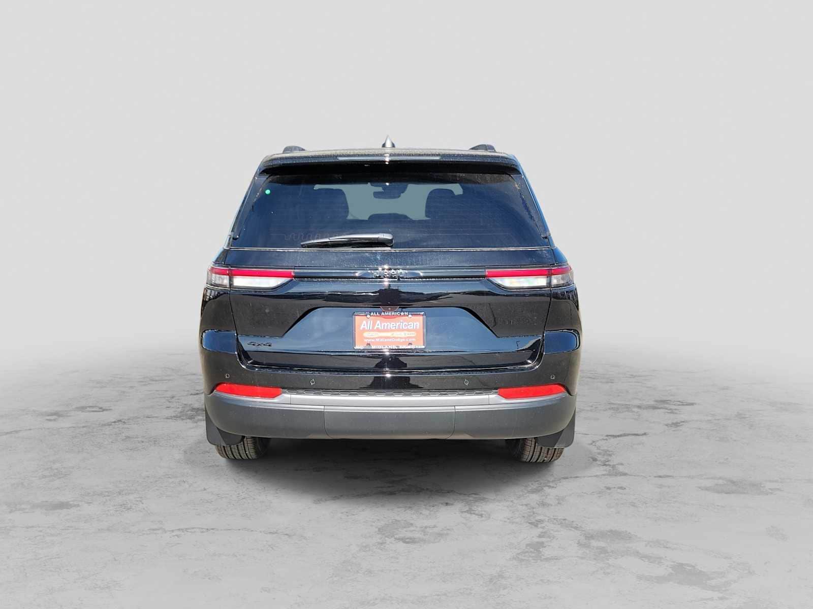 Thumbnail: 2026 Jeep Grand Cherokee - 5