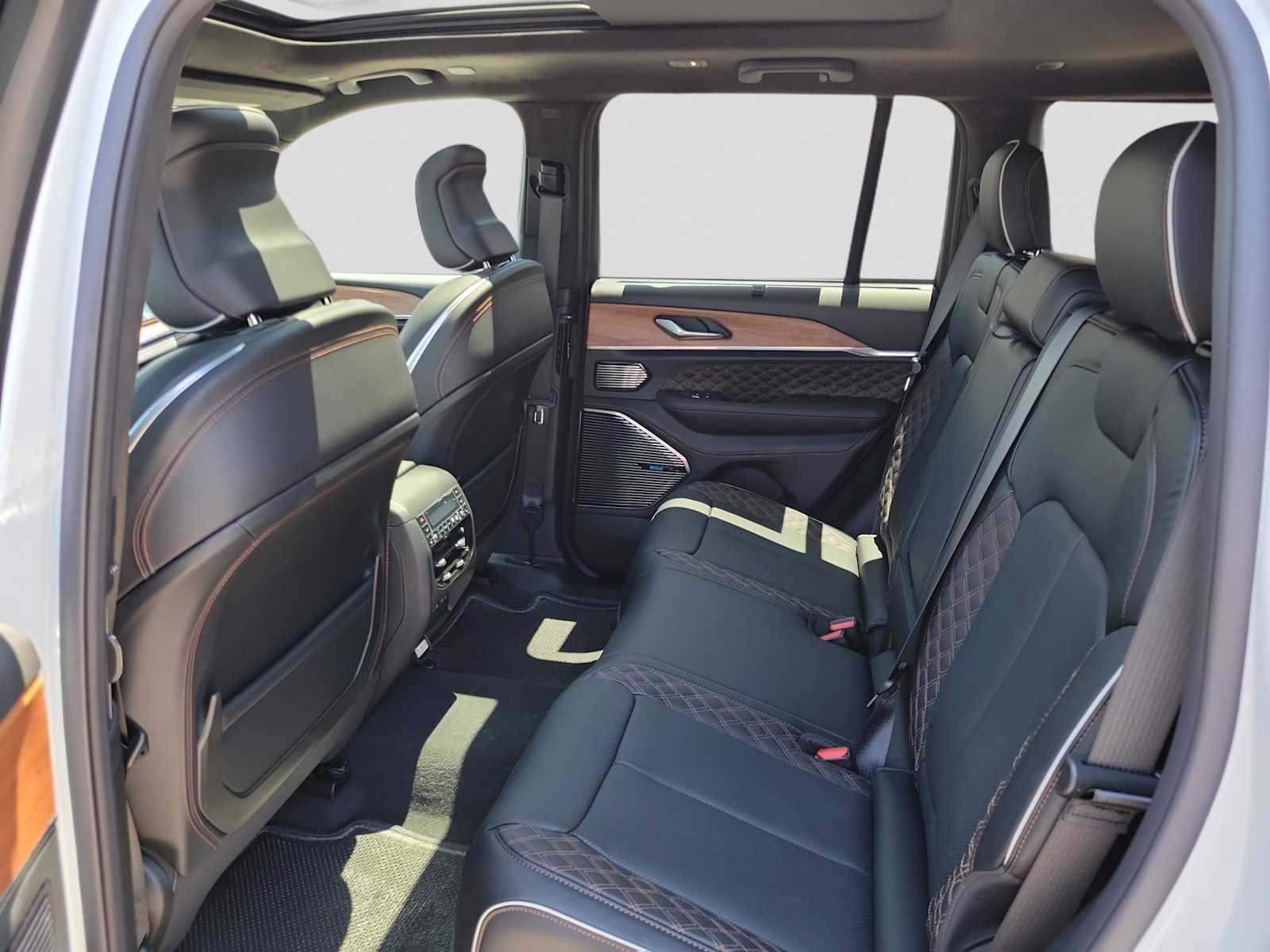 Thumbnail: 2026 Jeep Grand Cherokee - 8