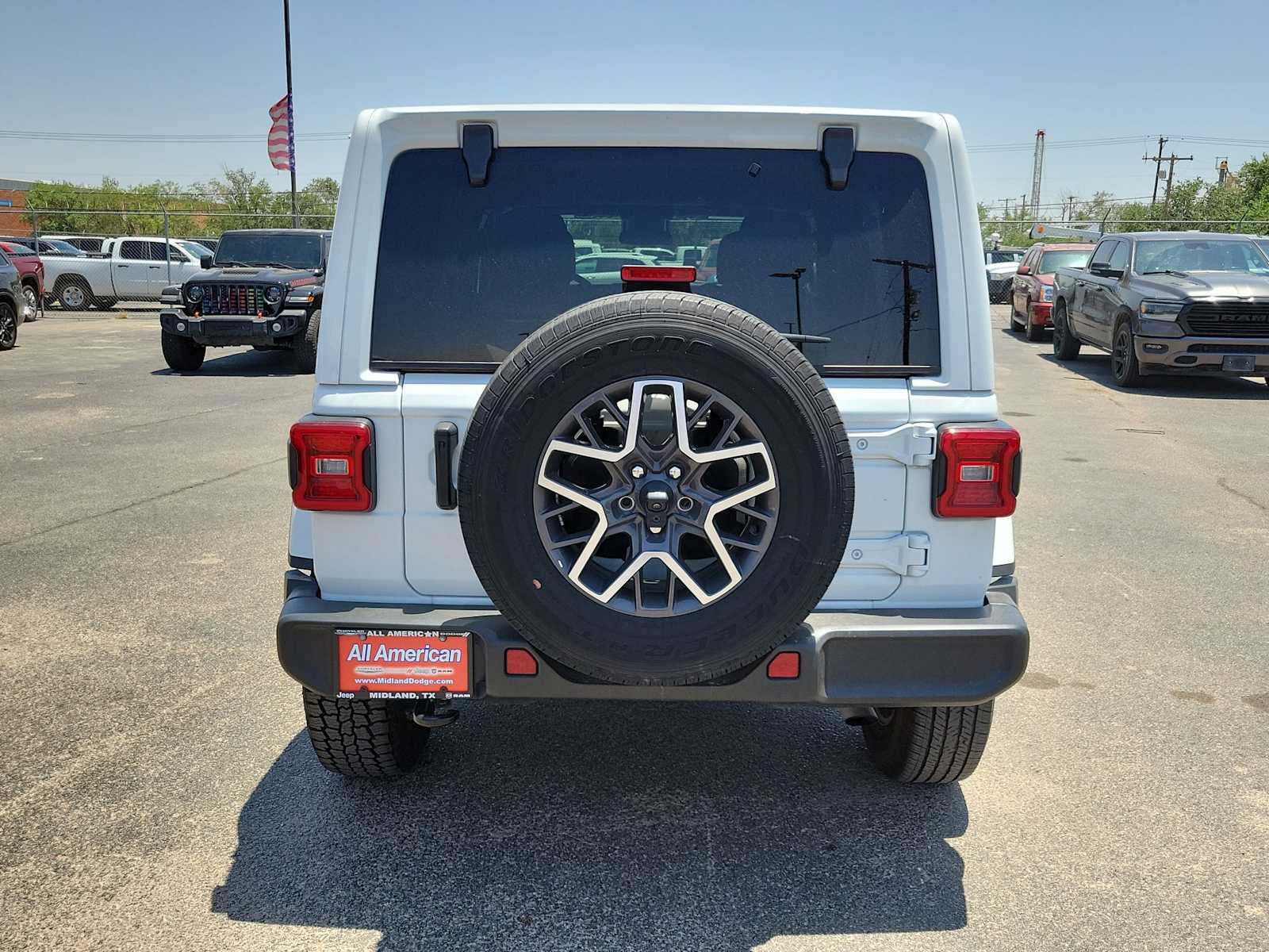 2024 Jeep Wrangler Sahara 5