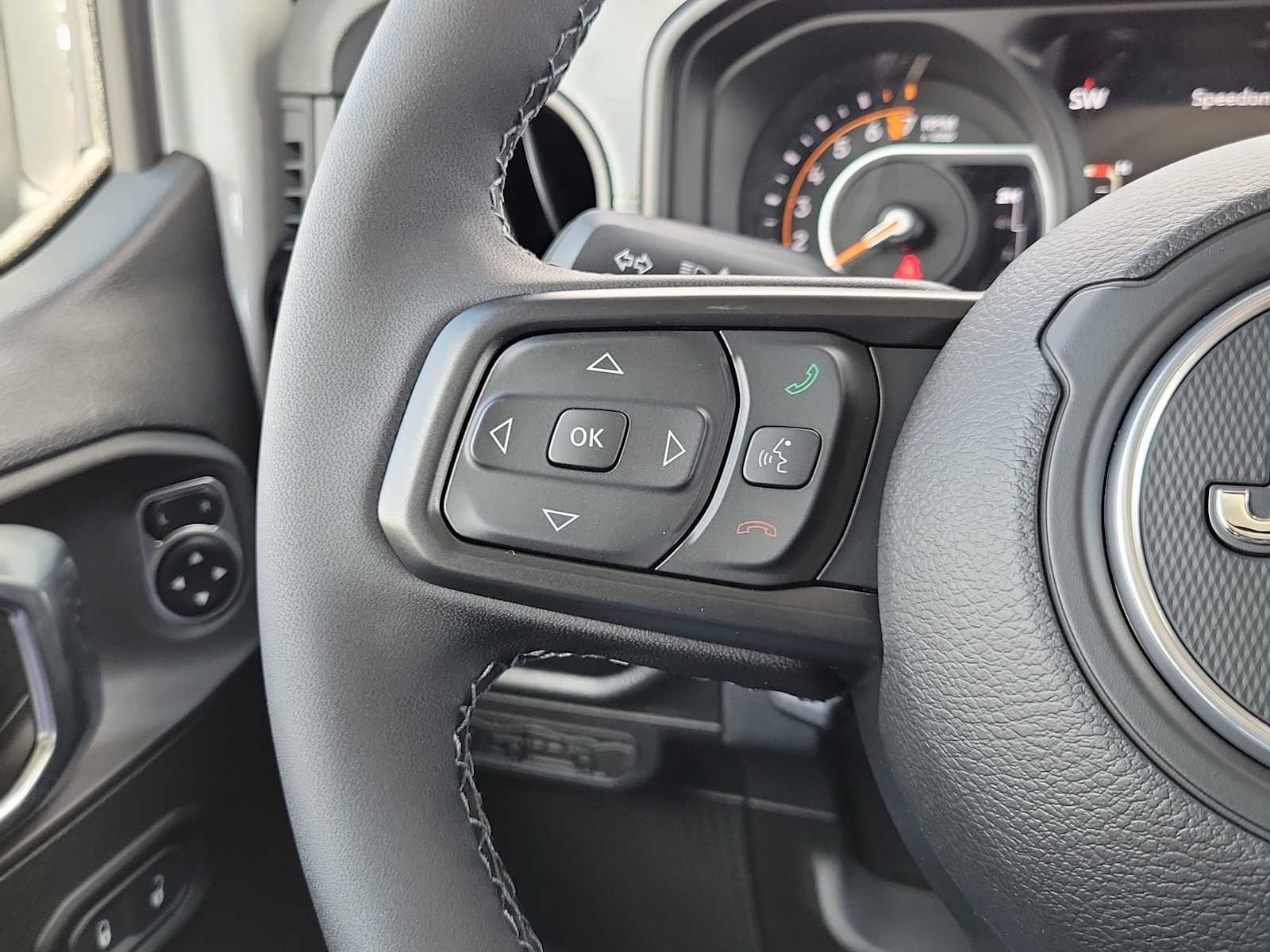 Thumbnail: 2025 Jeep Gladiator - 19