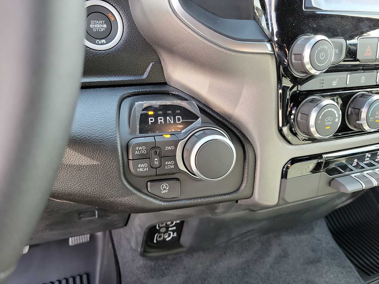 Thumbnail: 2025 RAM 1500 - 17