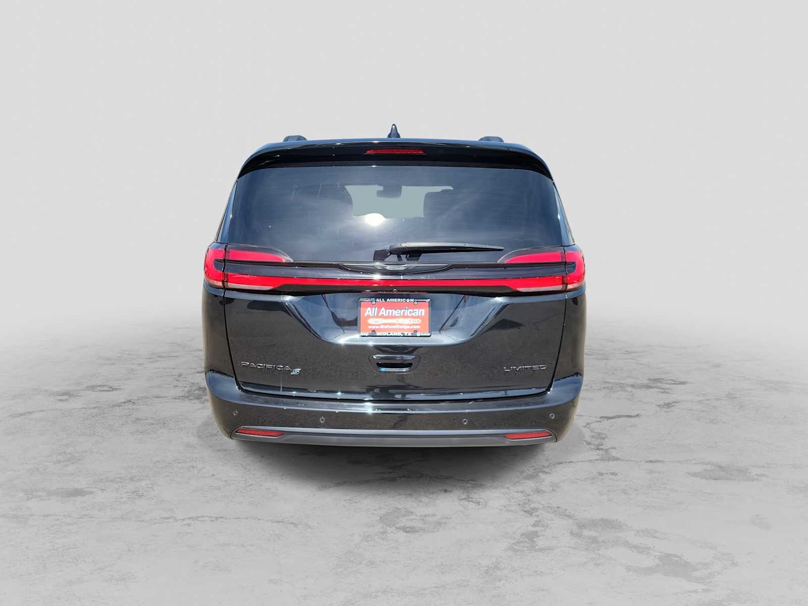 Thumbnail: 2023 Chrysler Pacifica - 5