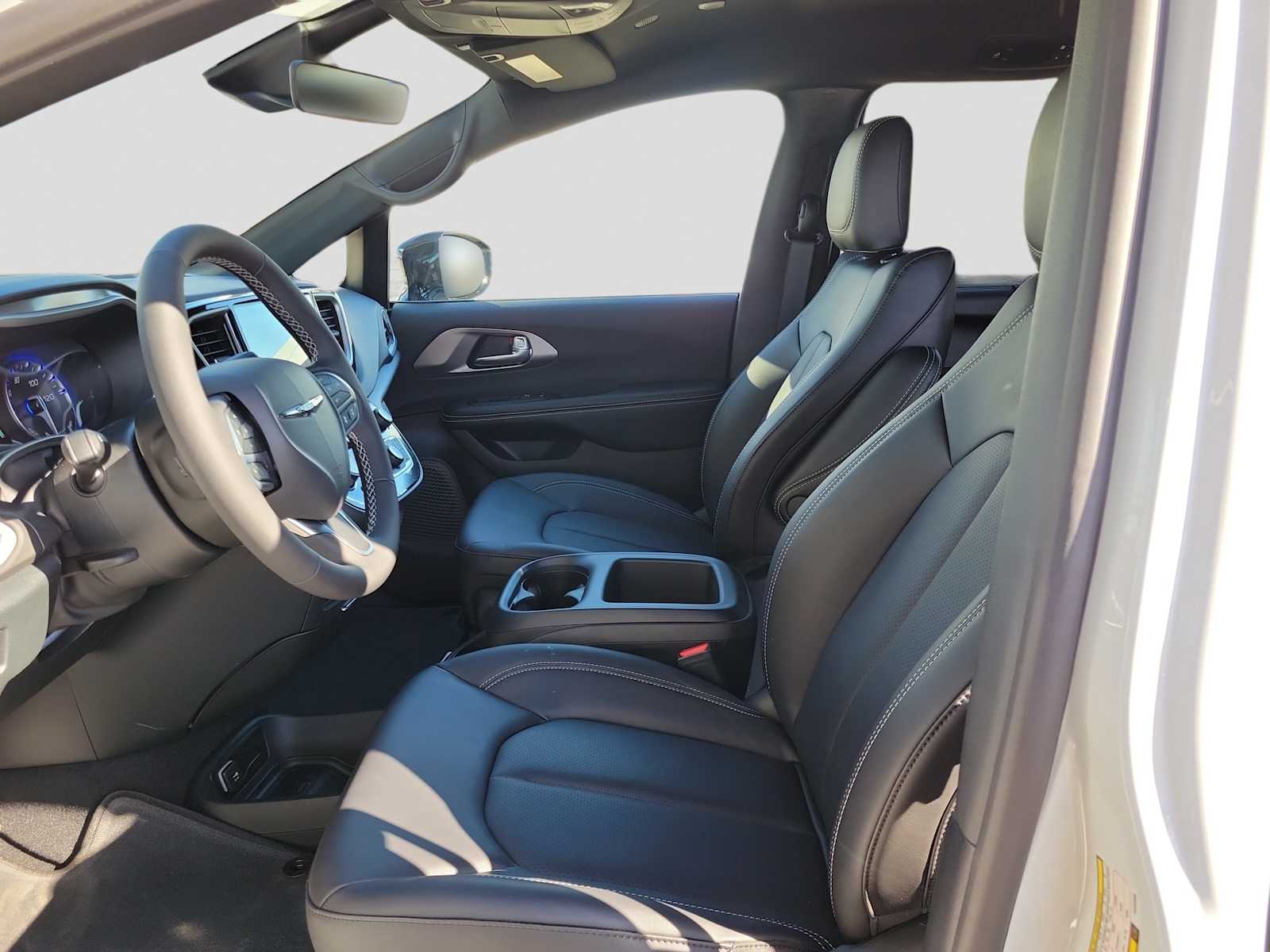 Thumbnail: 2026 Chrysler Voyager - 11