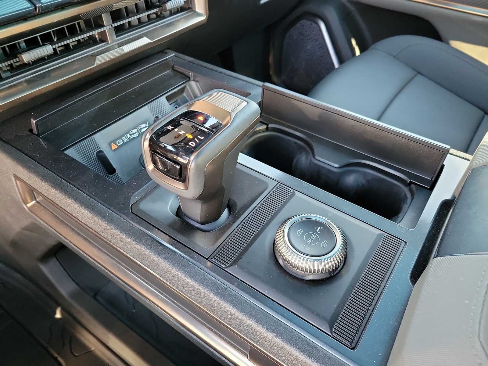 Thumbnail: 2024 GMC Hummer EV - 17