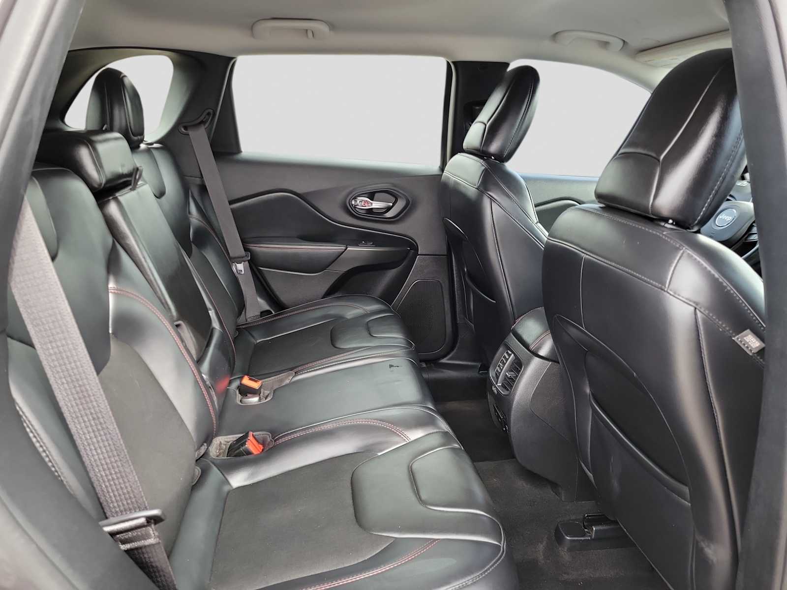 Thumbnail: 2020 Jeep Cherokee - 13