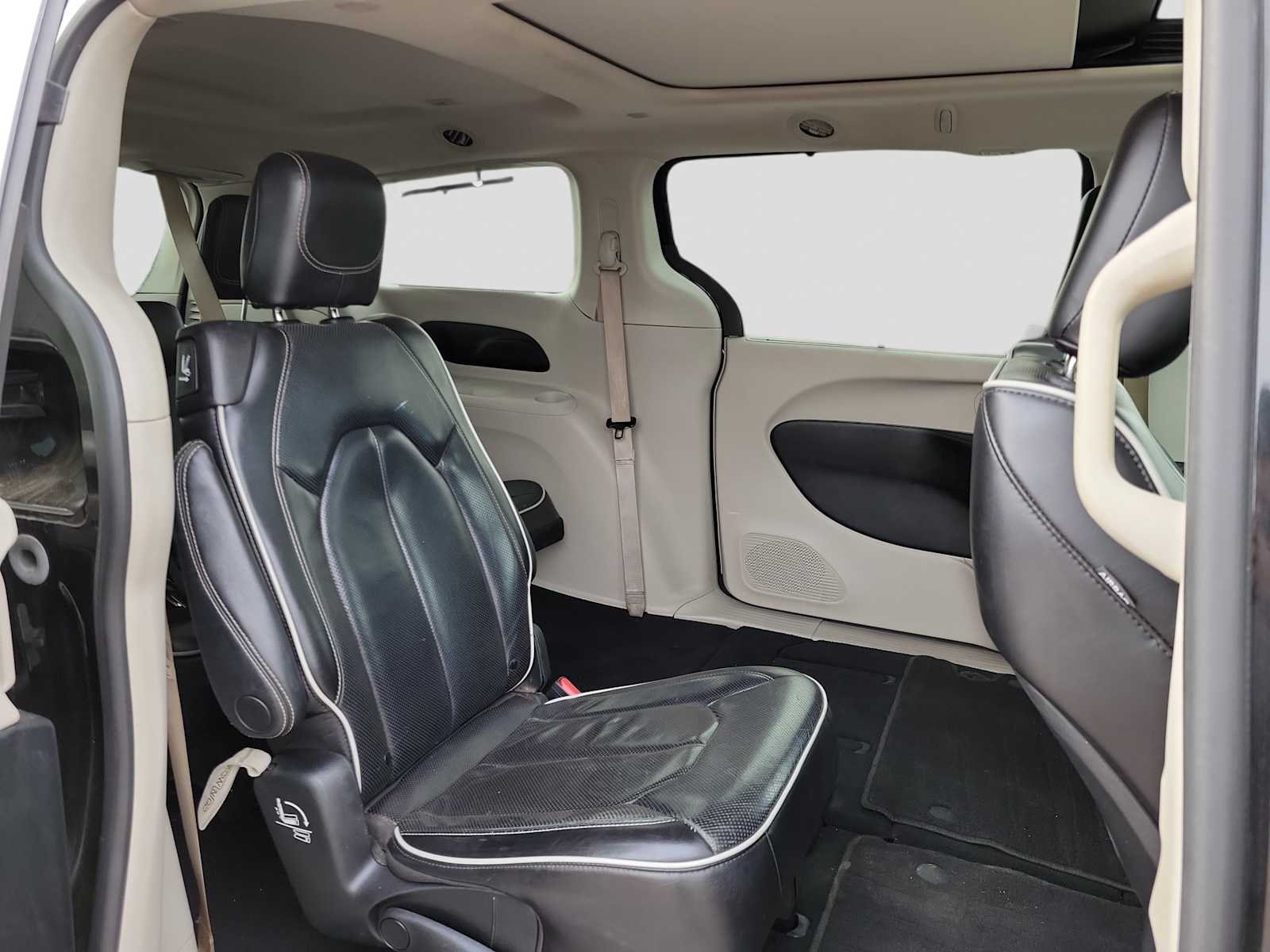 Thumbnail: 2023 Chrysler Pacifica - 13