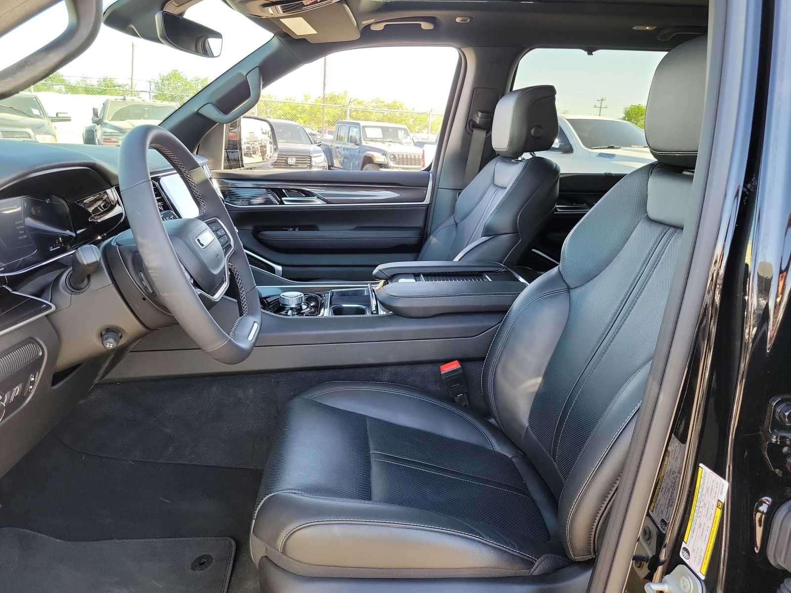 Thumbnail: 2024 Jeep Wagoneer - 11