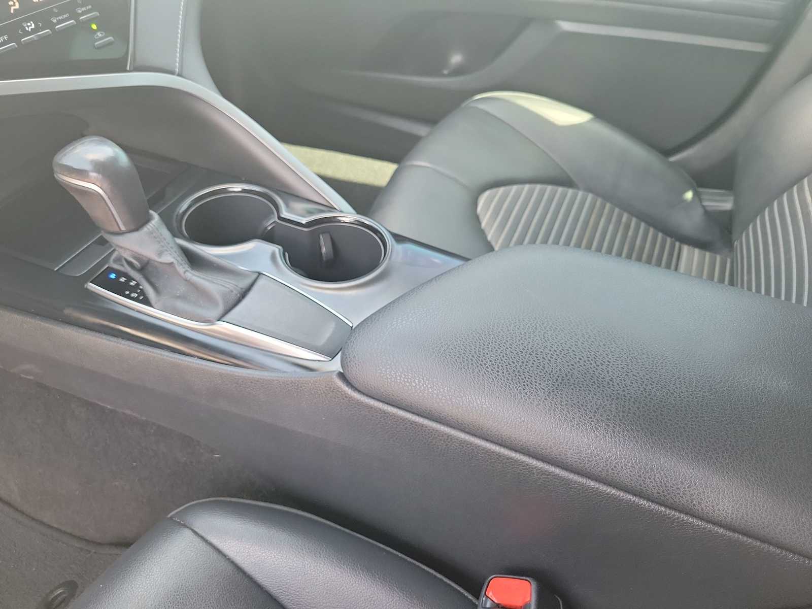 Thumbnail: 2020 Toyota Camry - 16