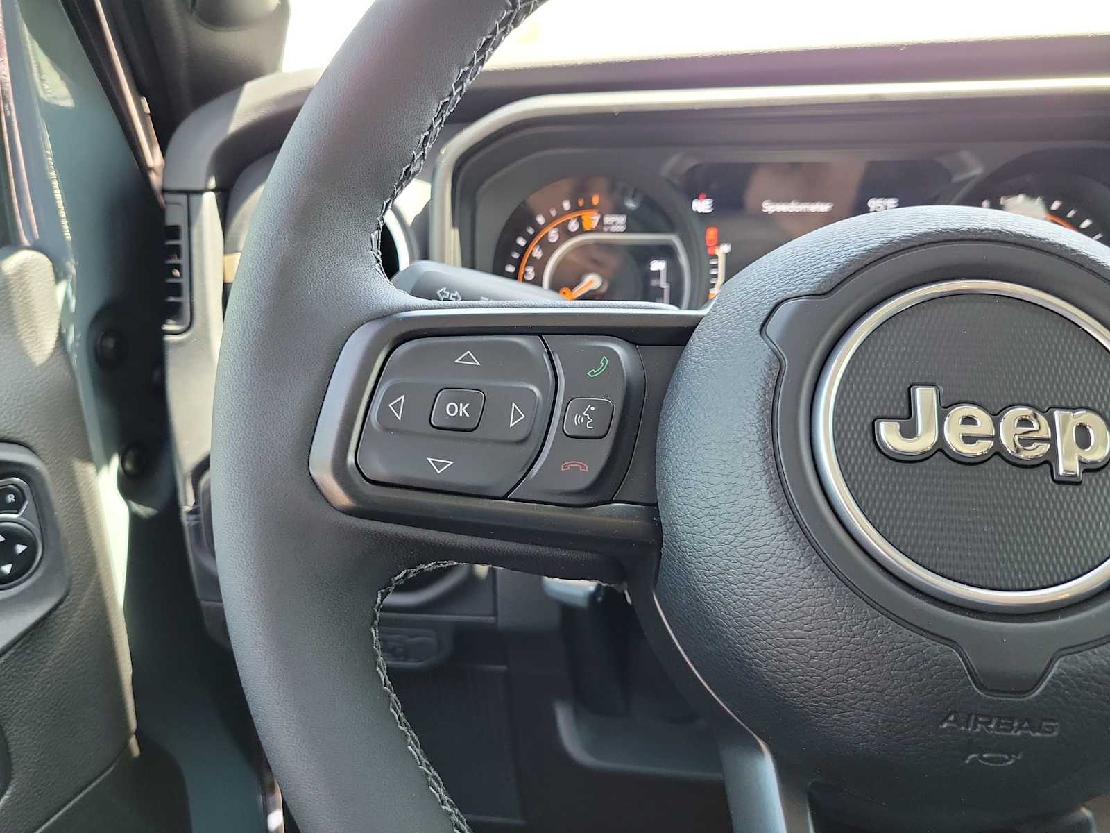 Thumbnail: 2025 Jeep Gladiator - 19