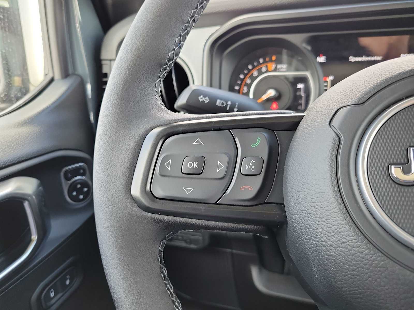 Thumbnail: 2025 Jeep Gladiator - 19