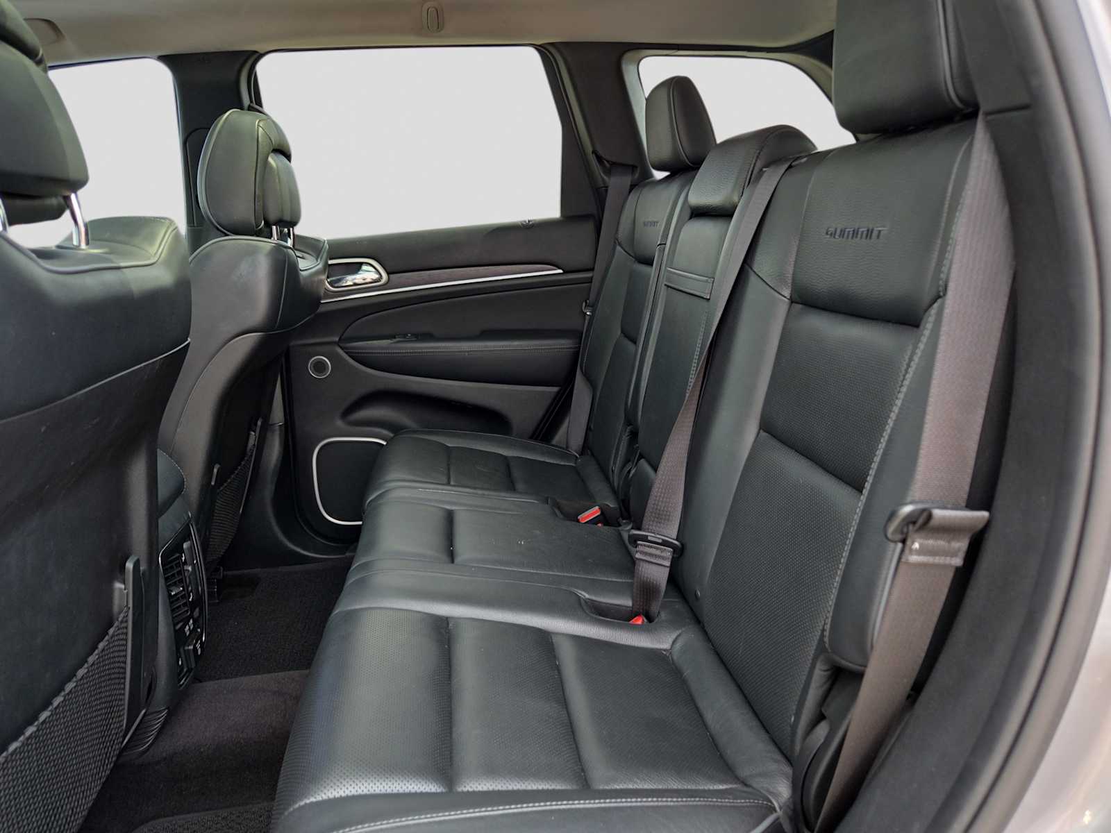 Thumbnail: 2019 Jeep Grand Cherokee - 12