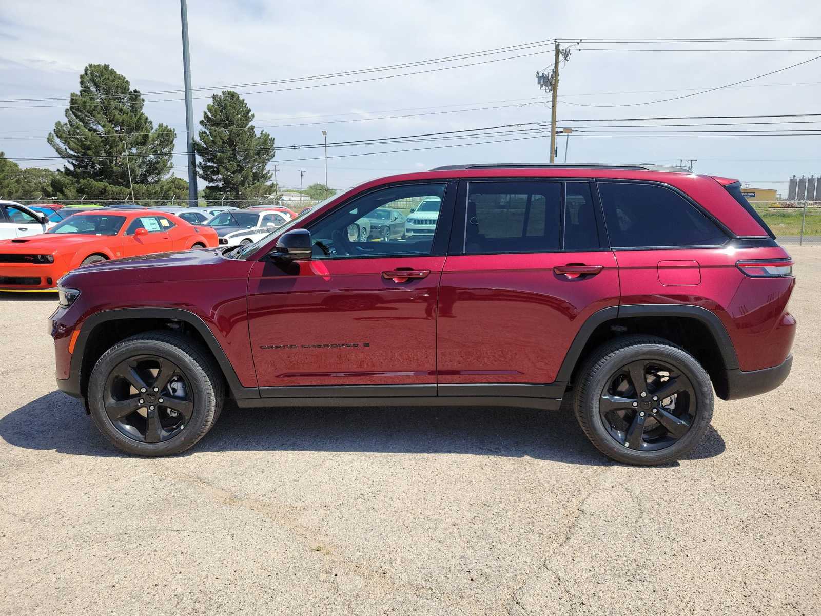 2024 Jeep Grand Cherokee Limited photo 3