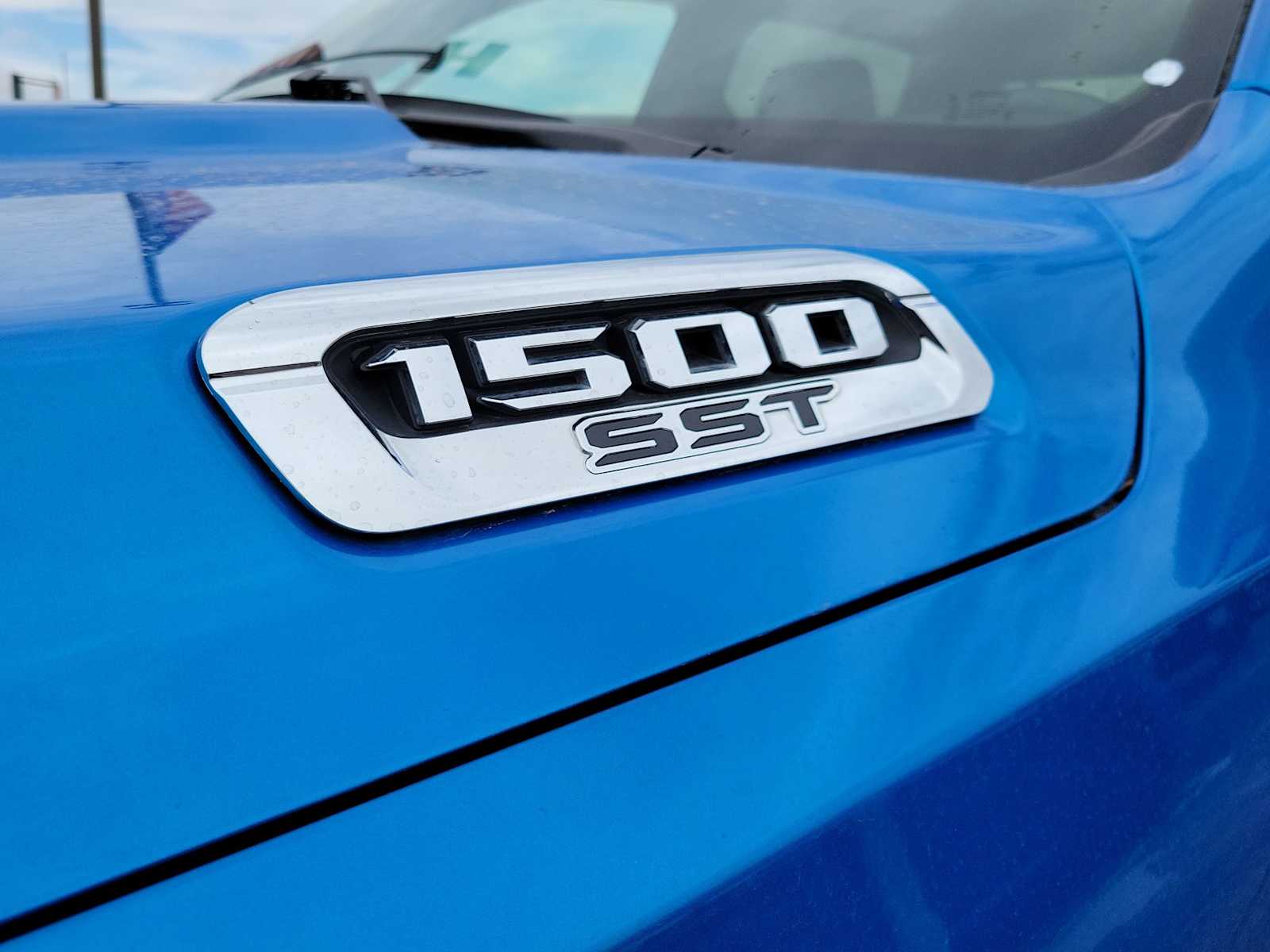 Thumbnail: 2025 RAM 1500 - 9