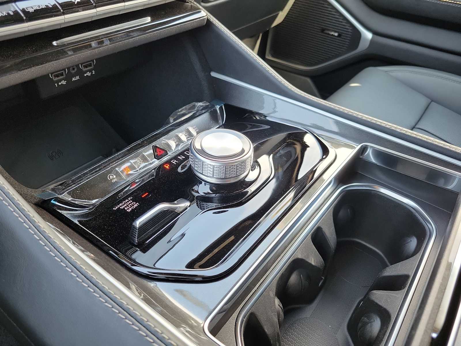 Thumbnail: 2024 Jeep Wagoneer - 17