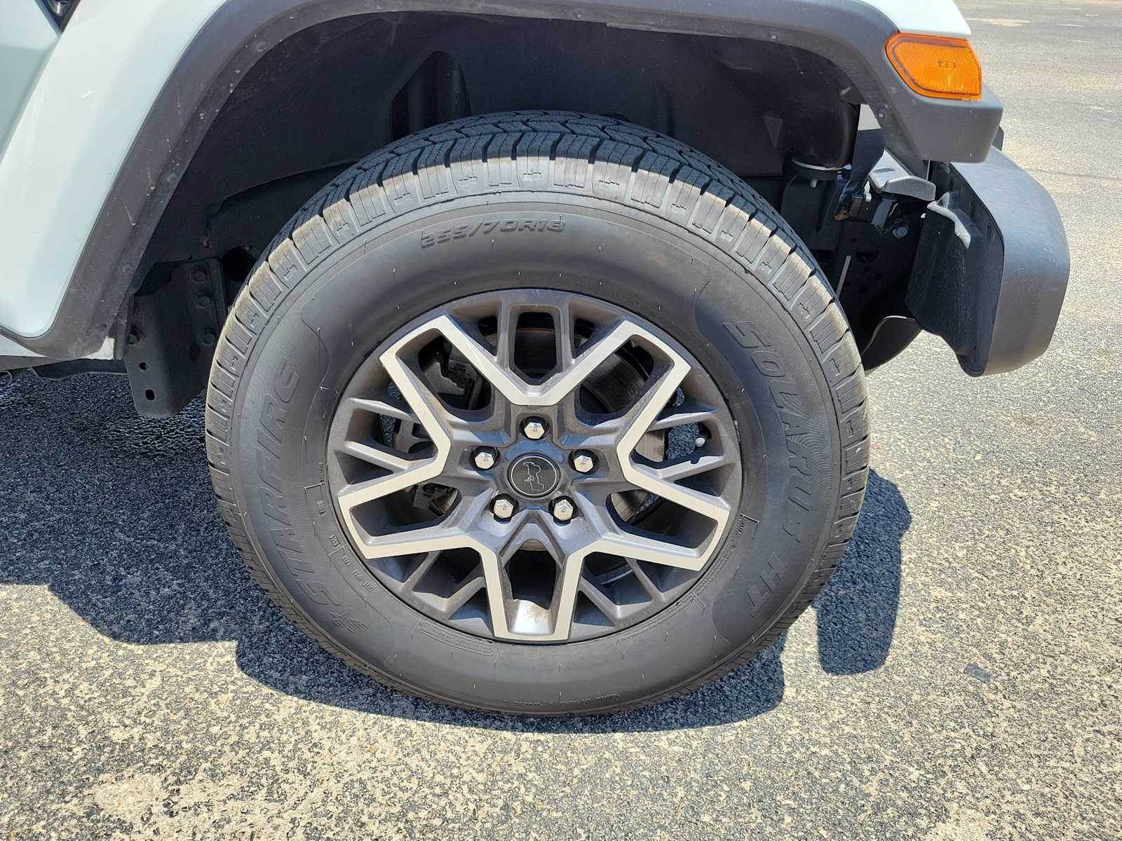 2024 Jeep Wrangler Sahara 8