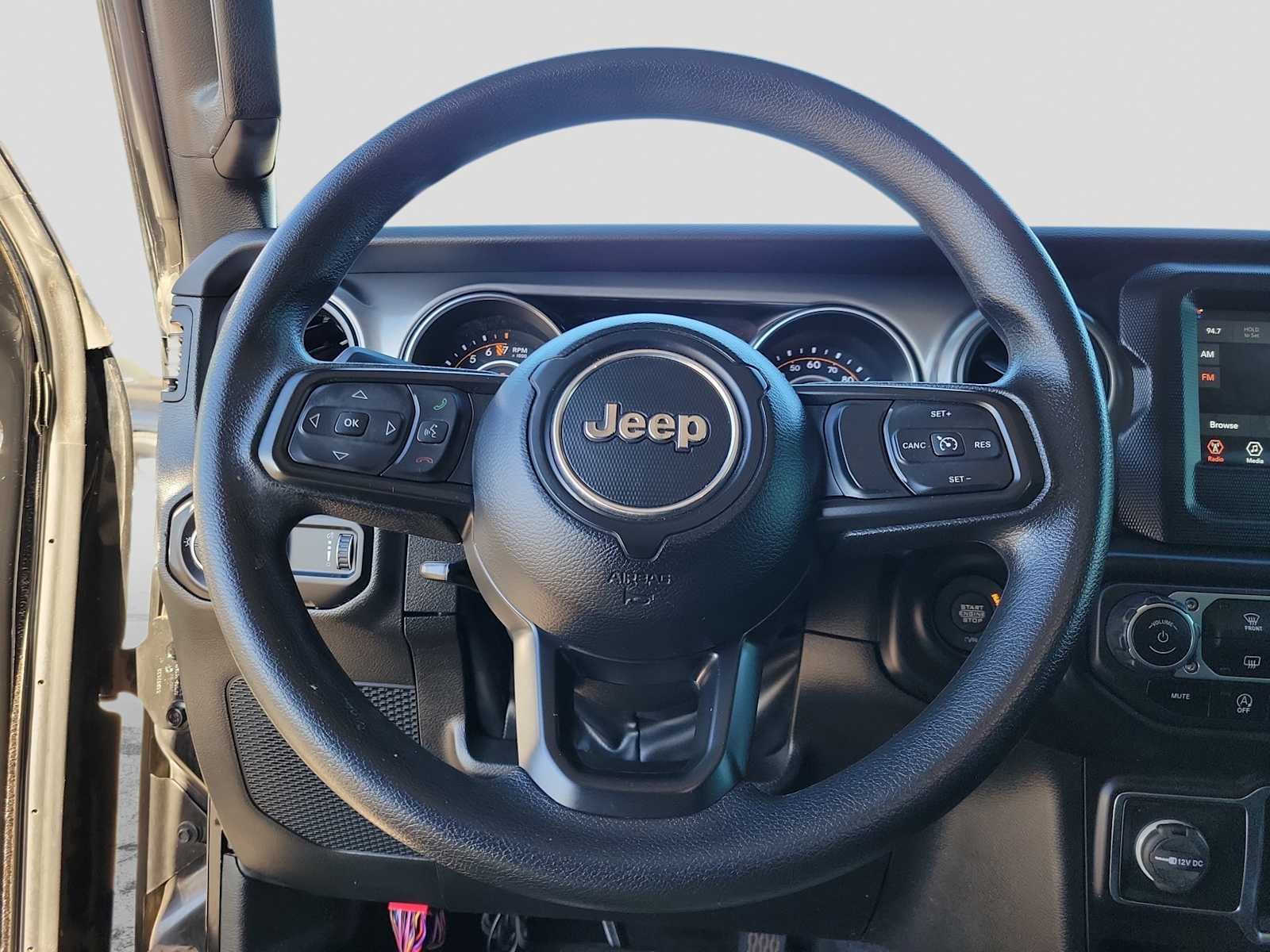 Thumbnail: 2023 Jeep Gladiator - 15