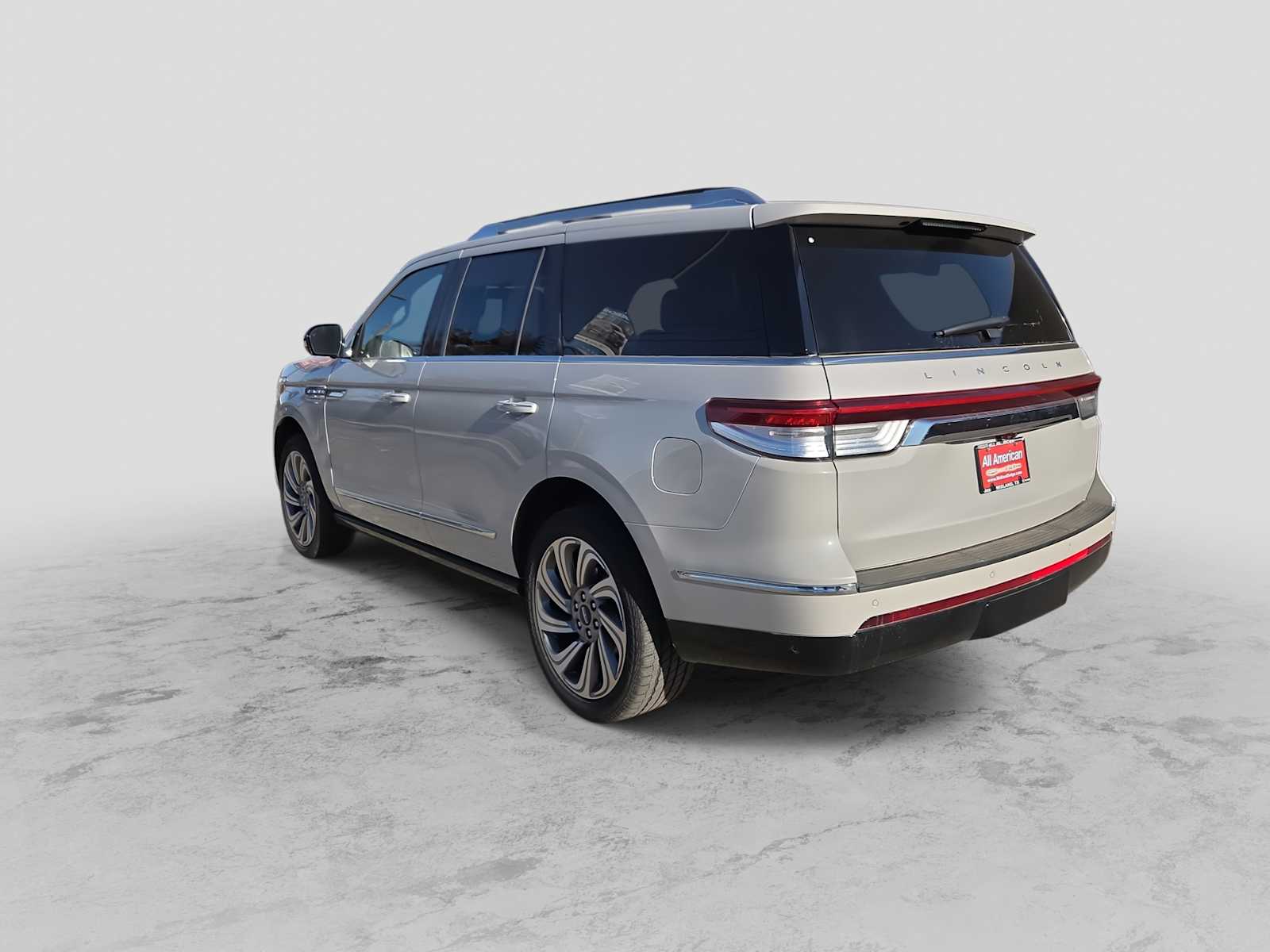 Thumbnail: 2023 Lincoln Navigator - 4