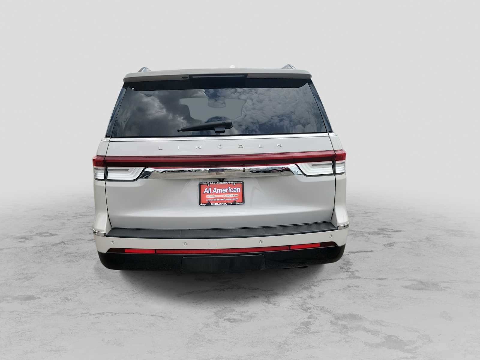 Thumbnail: 2023 Lincoln Navigator - 5