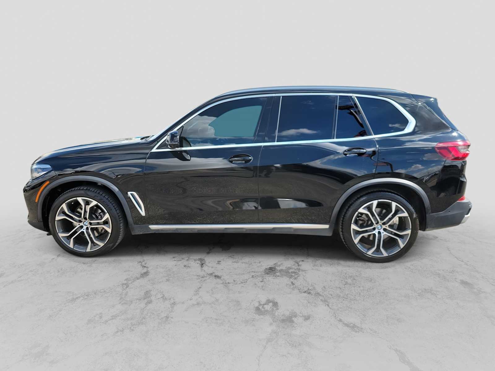 Thumbnail: 2023 BMW X5 - 3