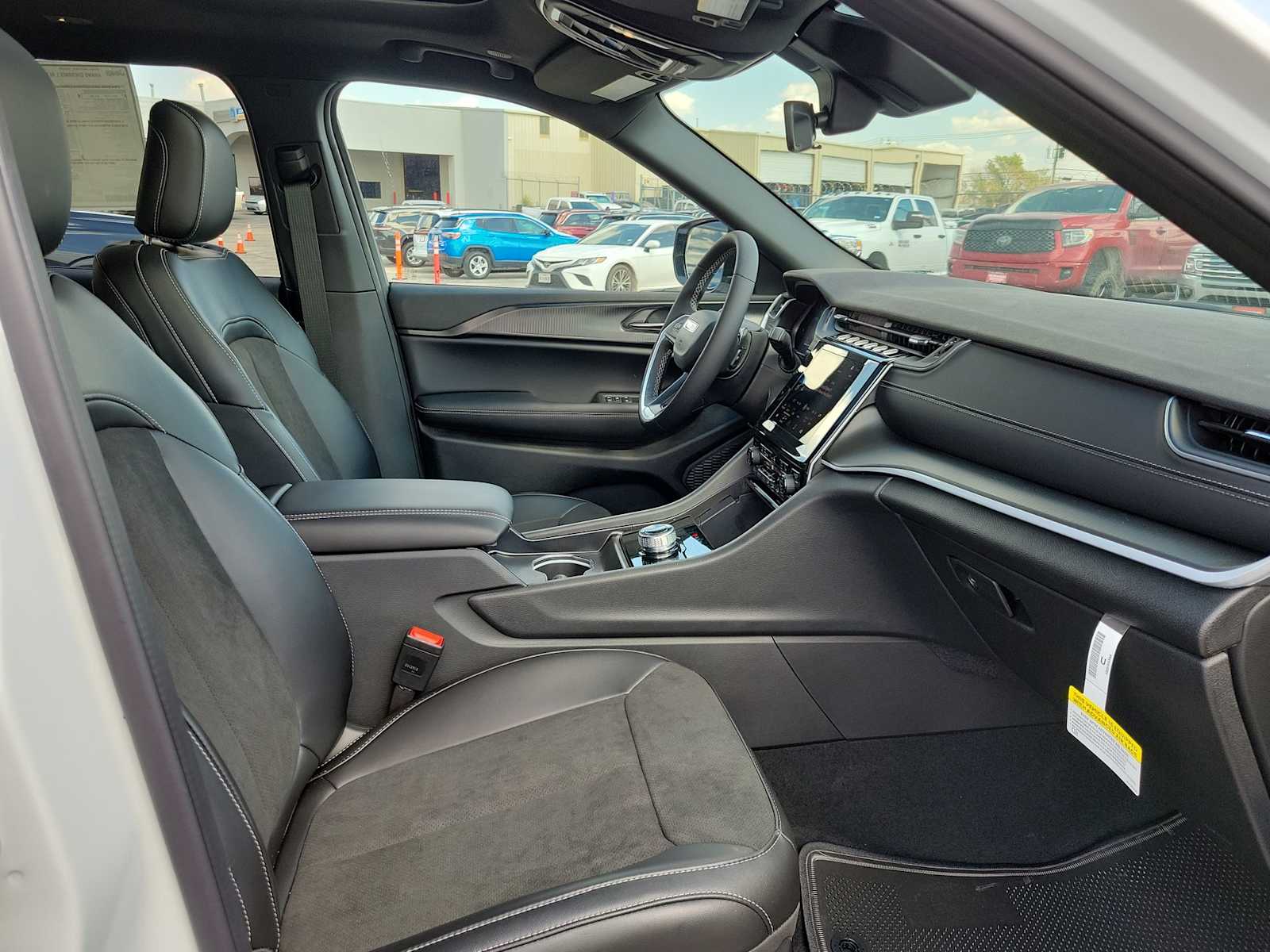 Thumbnail: 2025 Jeep Grand Cherokee - 14