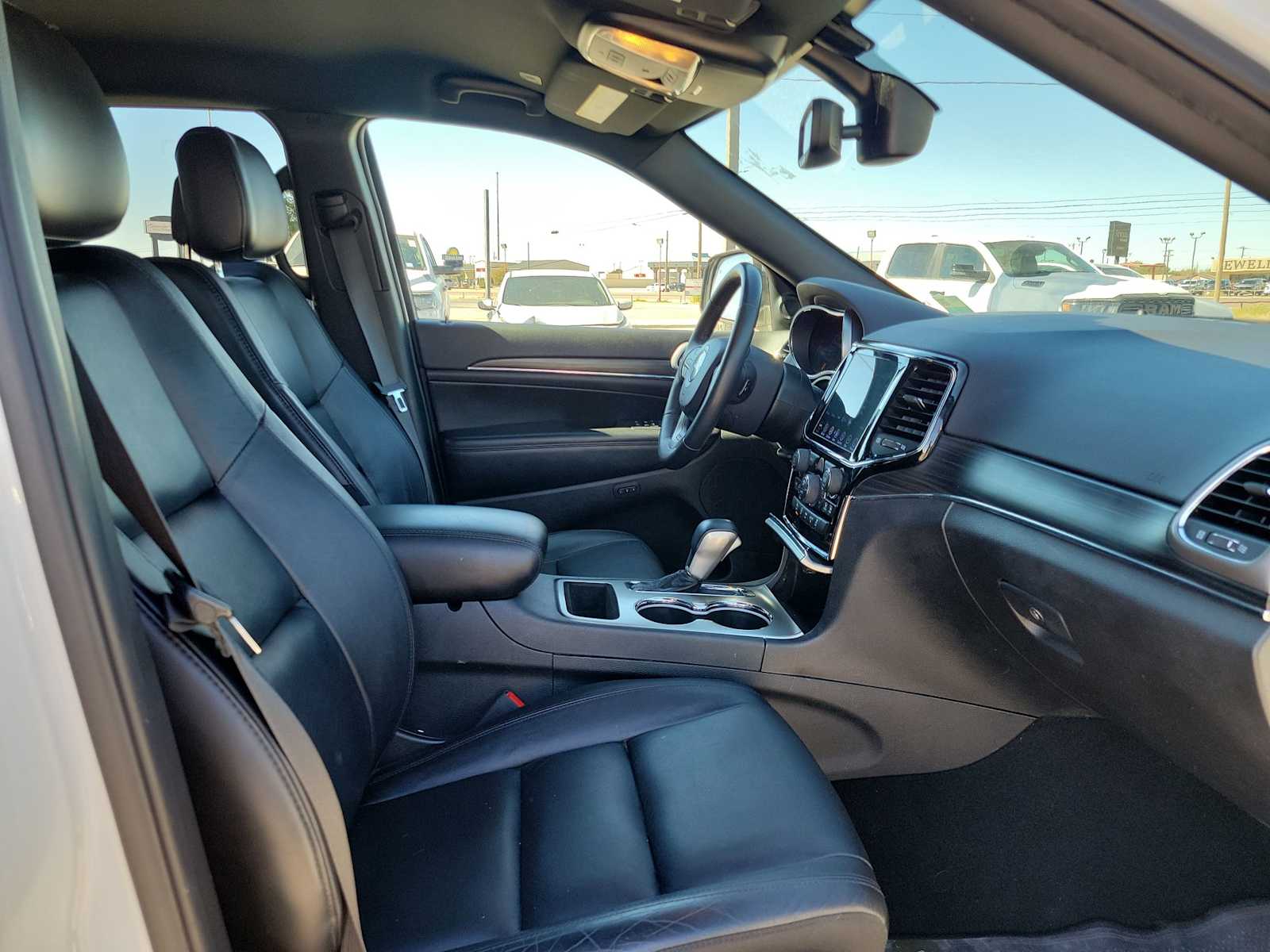 Thumbnail: 2019 Jeep Grand Cherokee - 14
