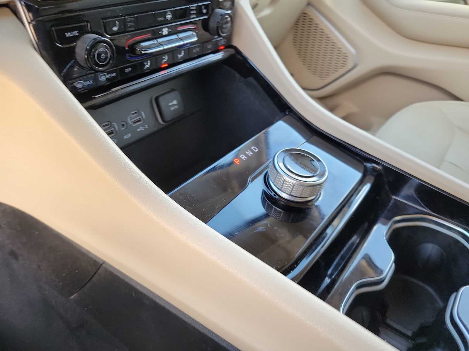 Thumbnail: 2022 Jeep Grand Cherokee - 17