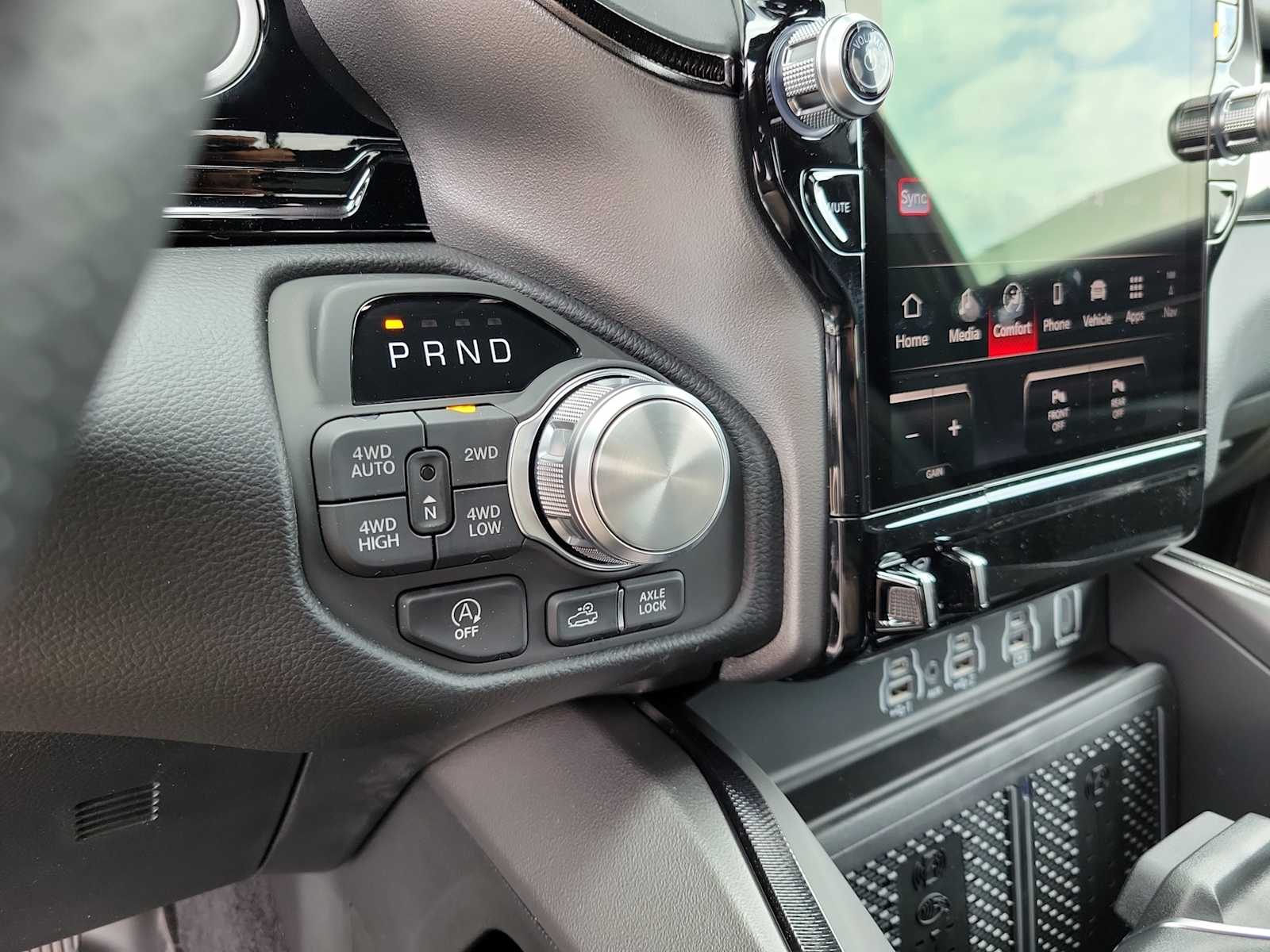 Thumbnail: 2026 RAM 1500 - 17