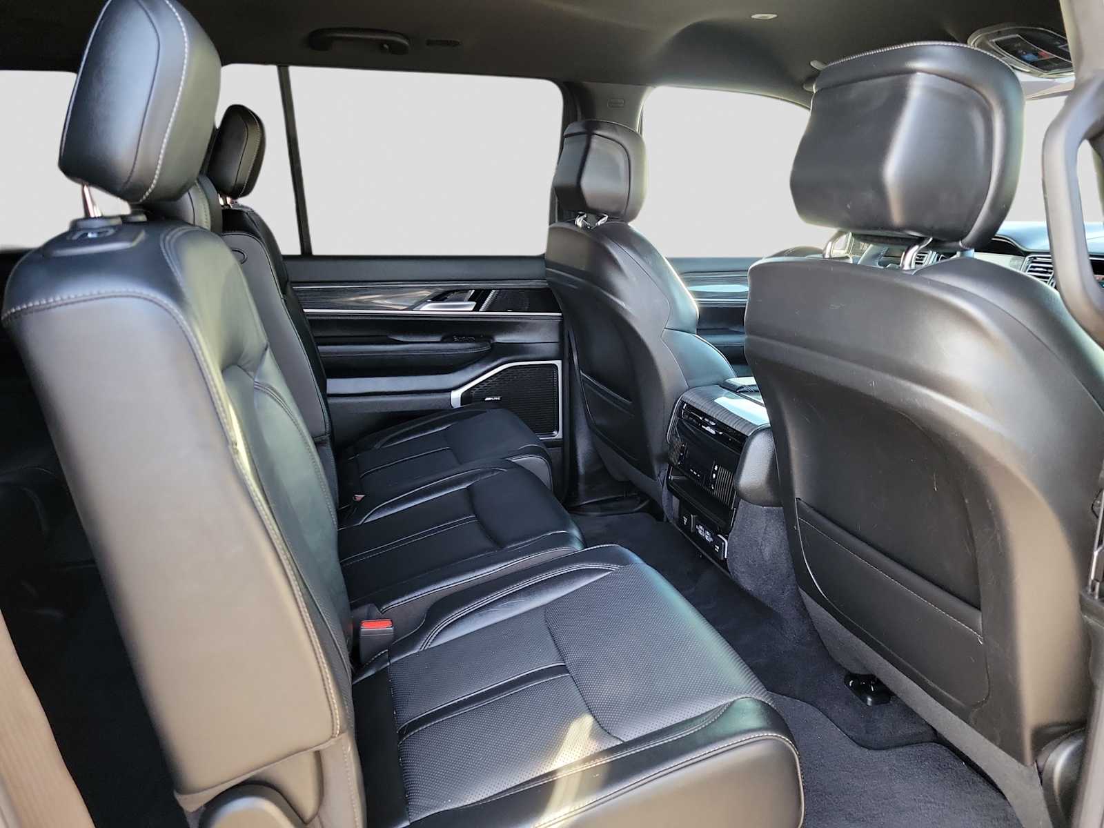 Thumbnail: 2022 Jeep Wagoneer - 13