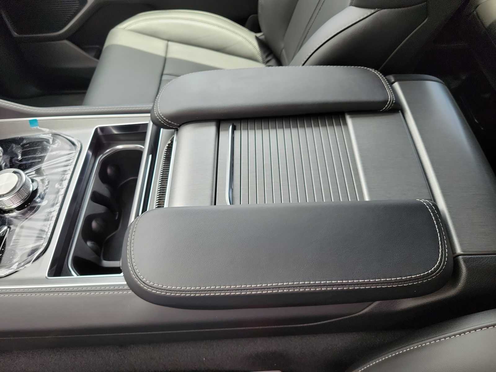 Thumbnail: 2026 Jeep Grand Wagoneer - 12