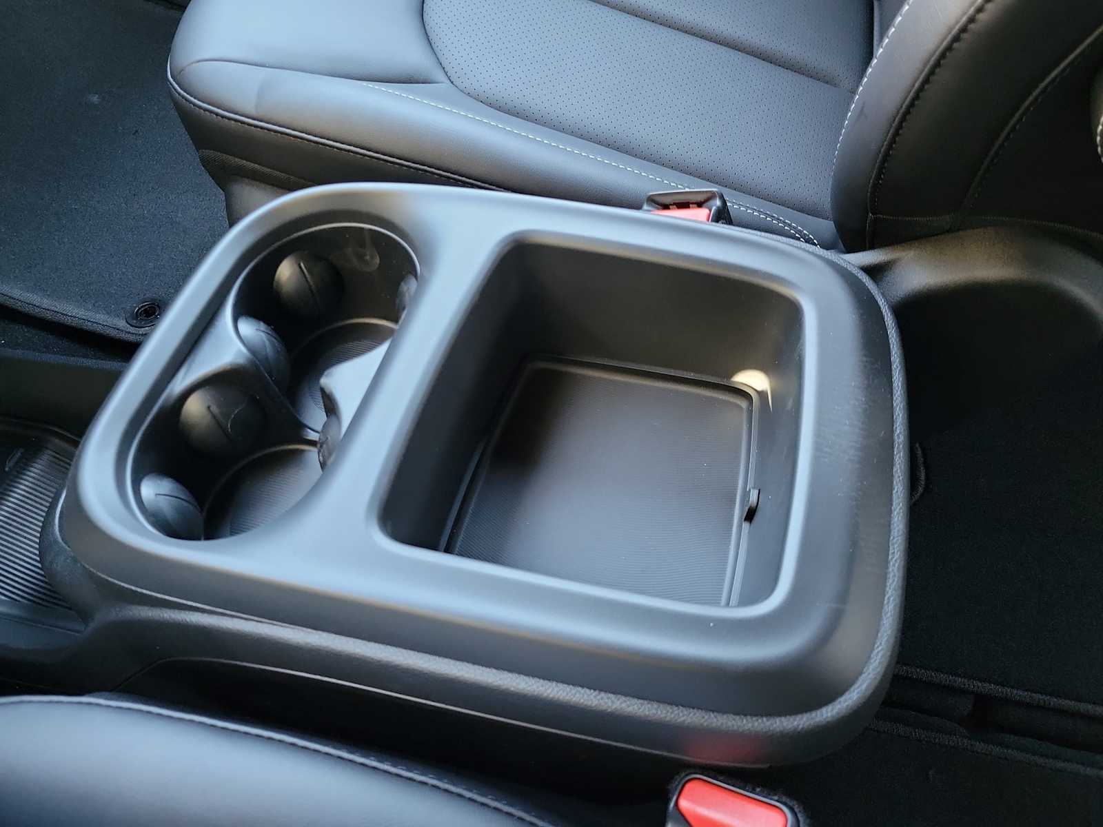 Thumbnail: 2026 Chrysler Voyager - 16