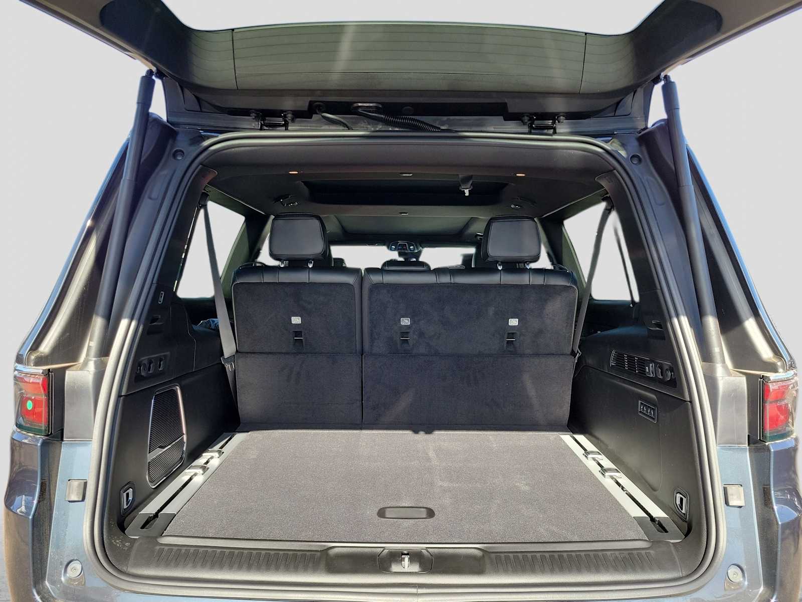 Thumbnail: 2024 Jeep Wagoneer - 19