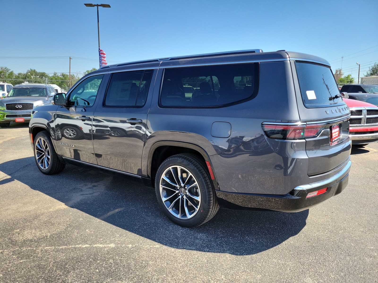 2024 Jeep Wagoneer L Series III photo 3