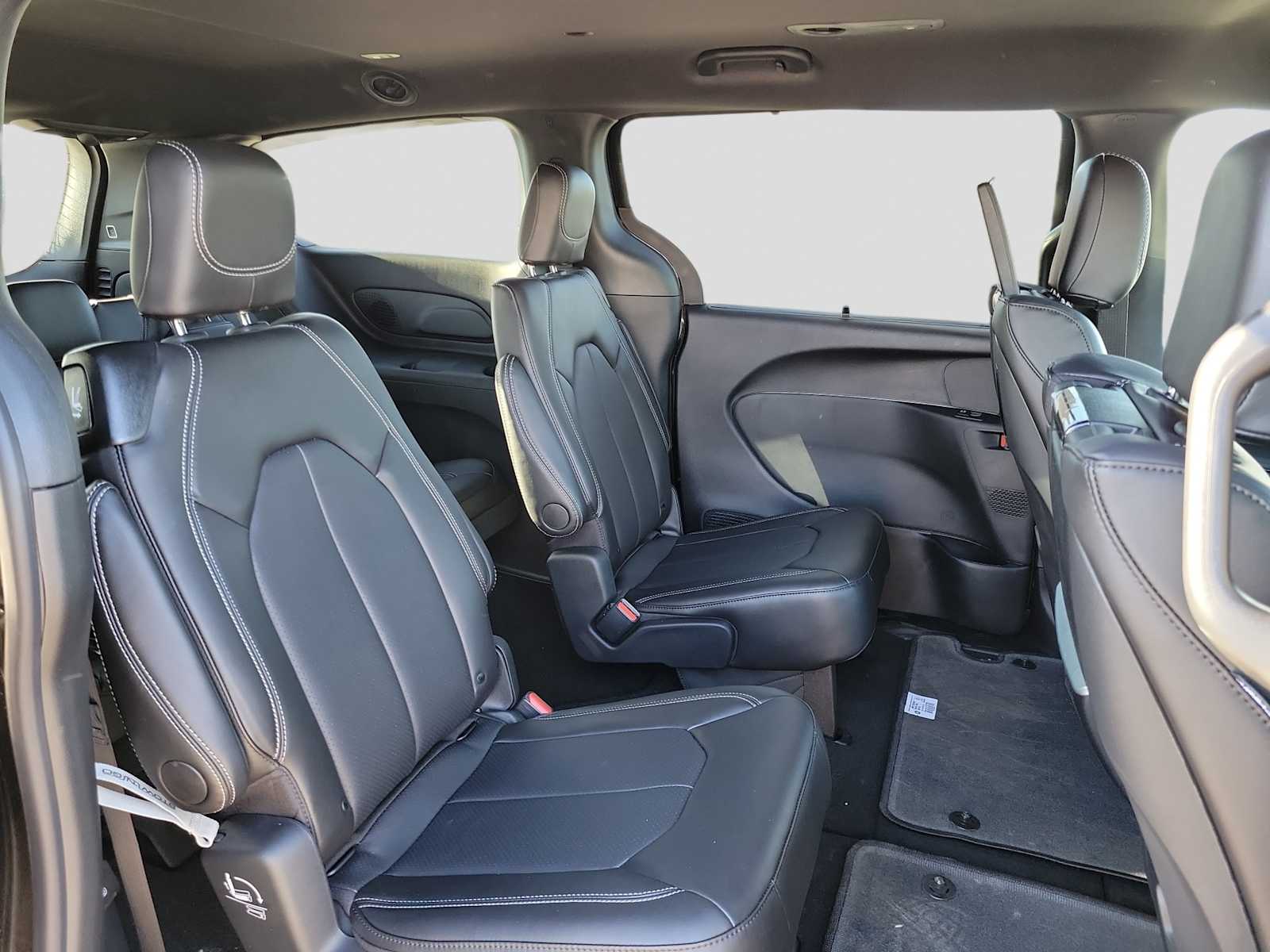 Thumbnail: 2026 Chrysler Pacifica - 13