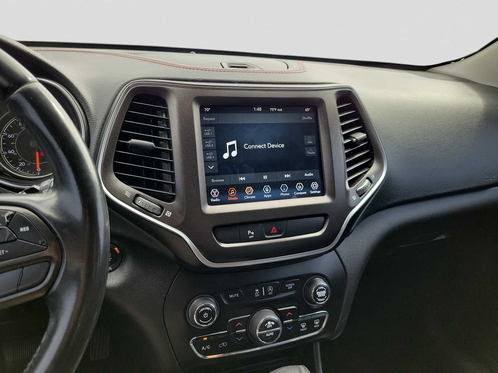 Thumbnail: 2020 Jeep Cherokee - 21