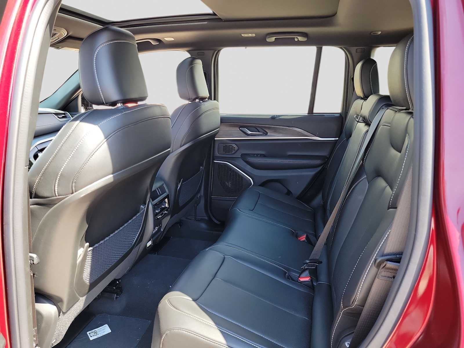 Thumbnail: 2024 Jeep Grand Cherokee - 12