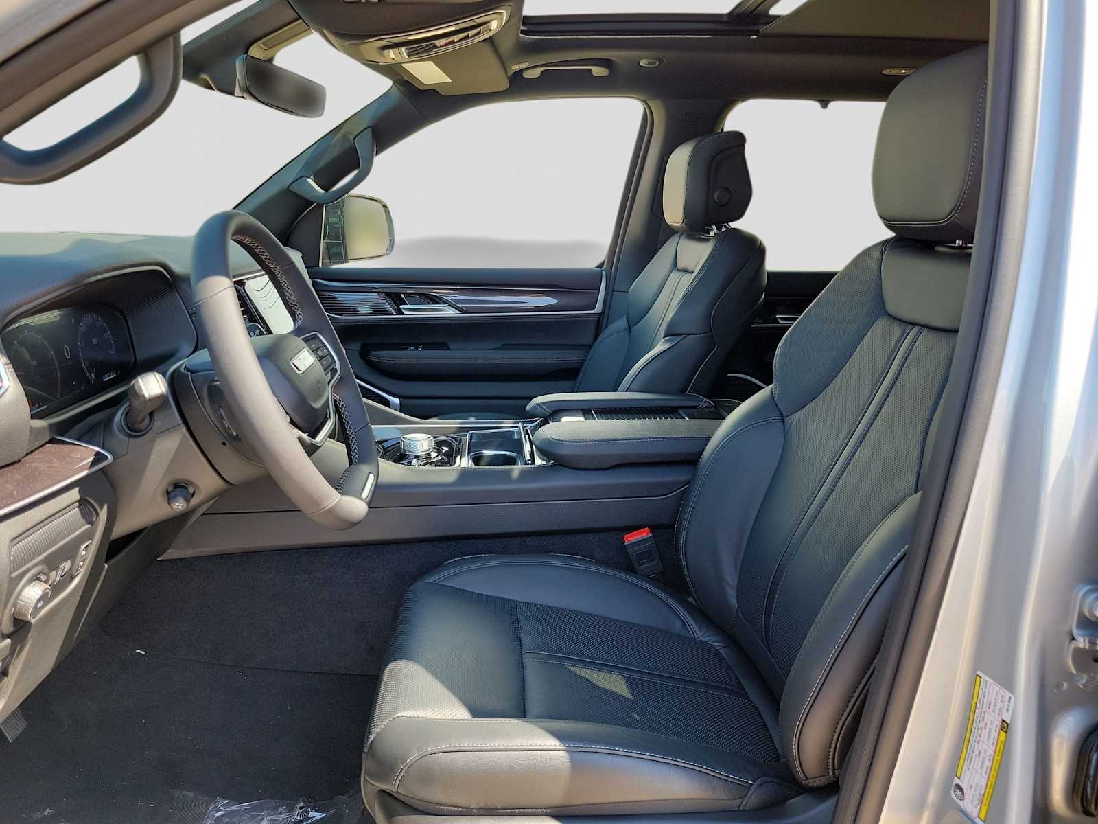 Thumbnail: 2024 Jeep Wagoneer - 11