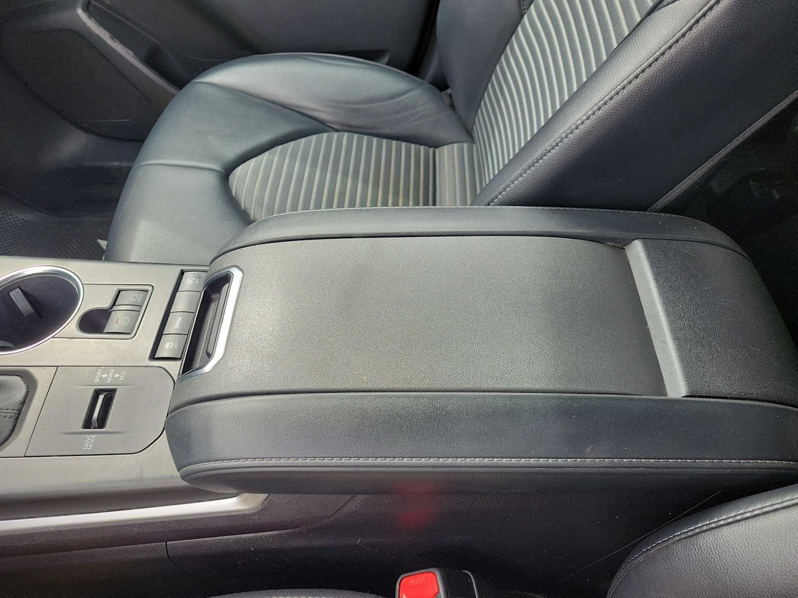 Thumbnail: 2022 Toyota Highlander - 16