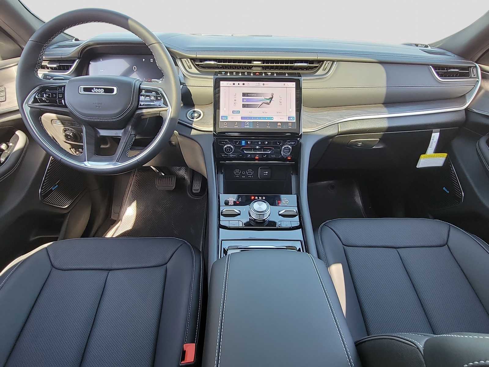 Thumbnail: 2023 Jeep Grand Cherokee - 10