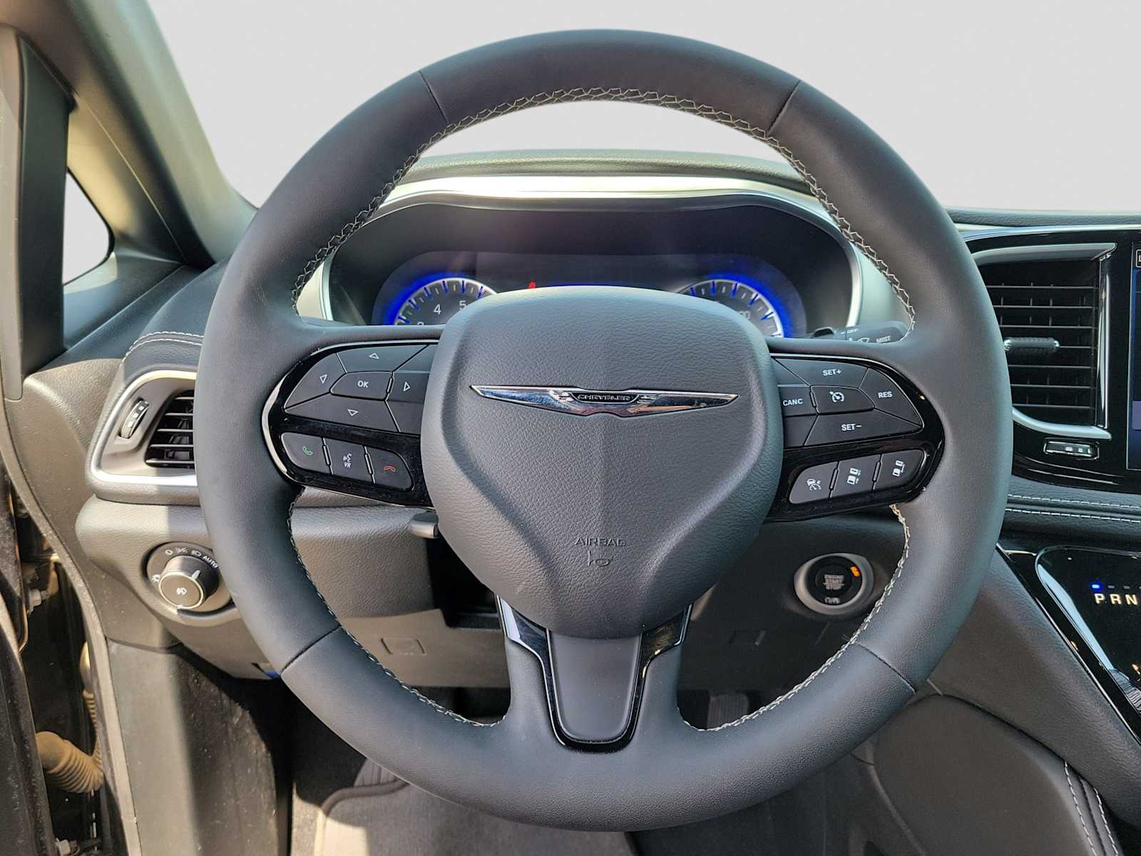 Thumbnail: 2023 Chrysler Pacifica - 15