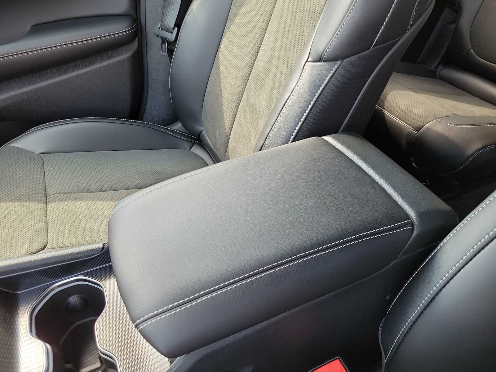 Thumbnail: 2025 Jeep Grand Cherokee - 16