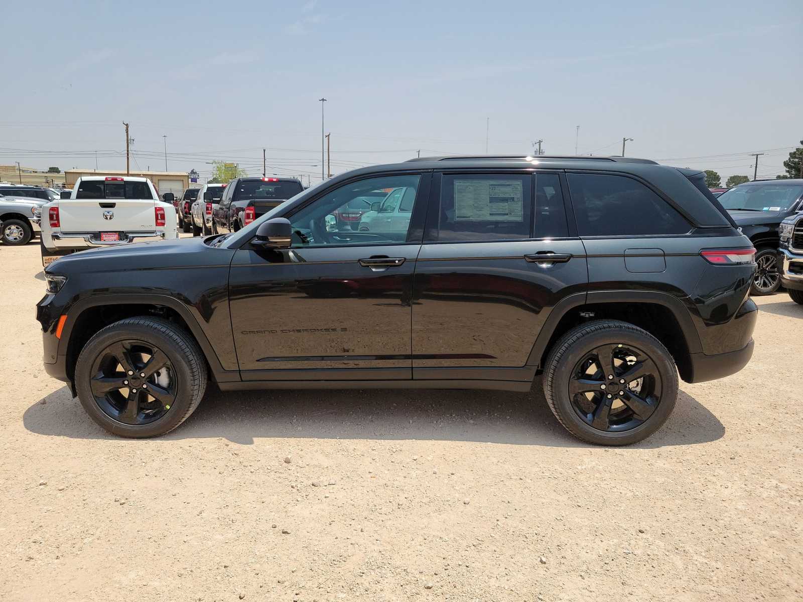 2024 Jeep Grand Cherokee Limited photo 3
