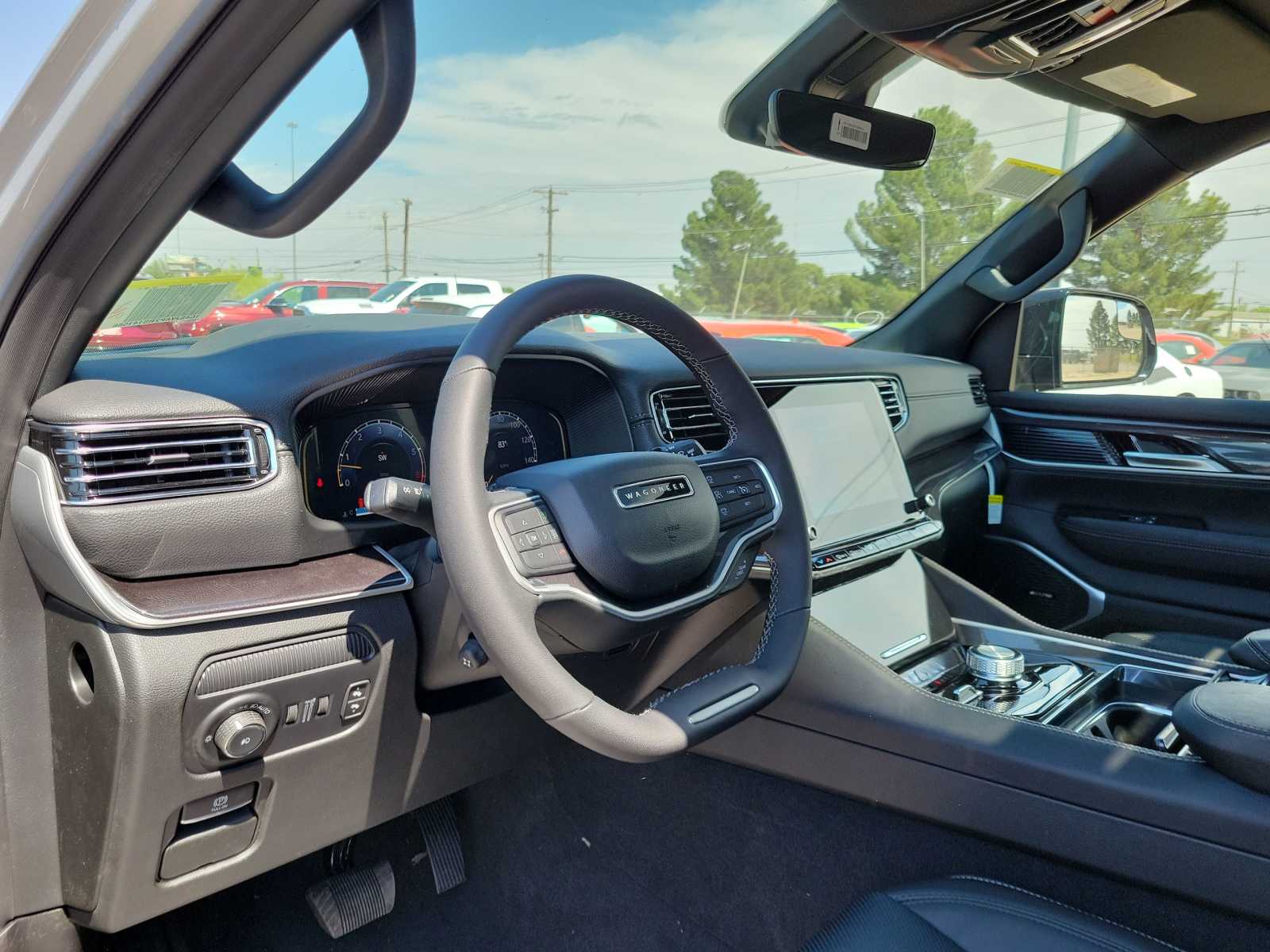 2024 Jeep Wagoneer L photo 2